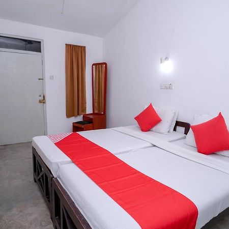 Oyo 384 Dilena Beach Resort Унаватуна Екстер'єр фото