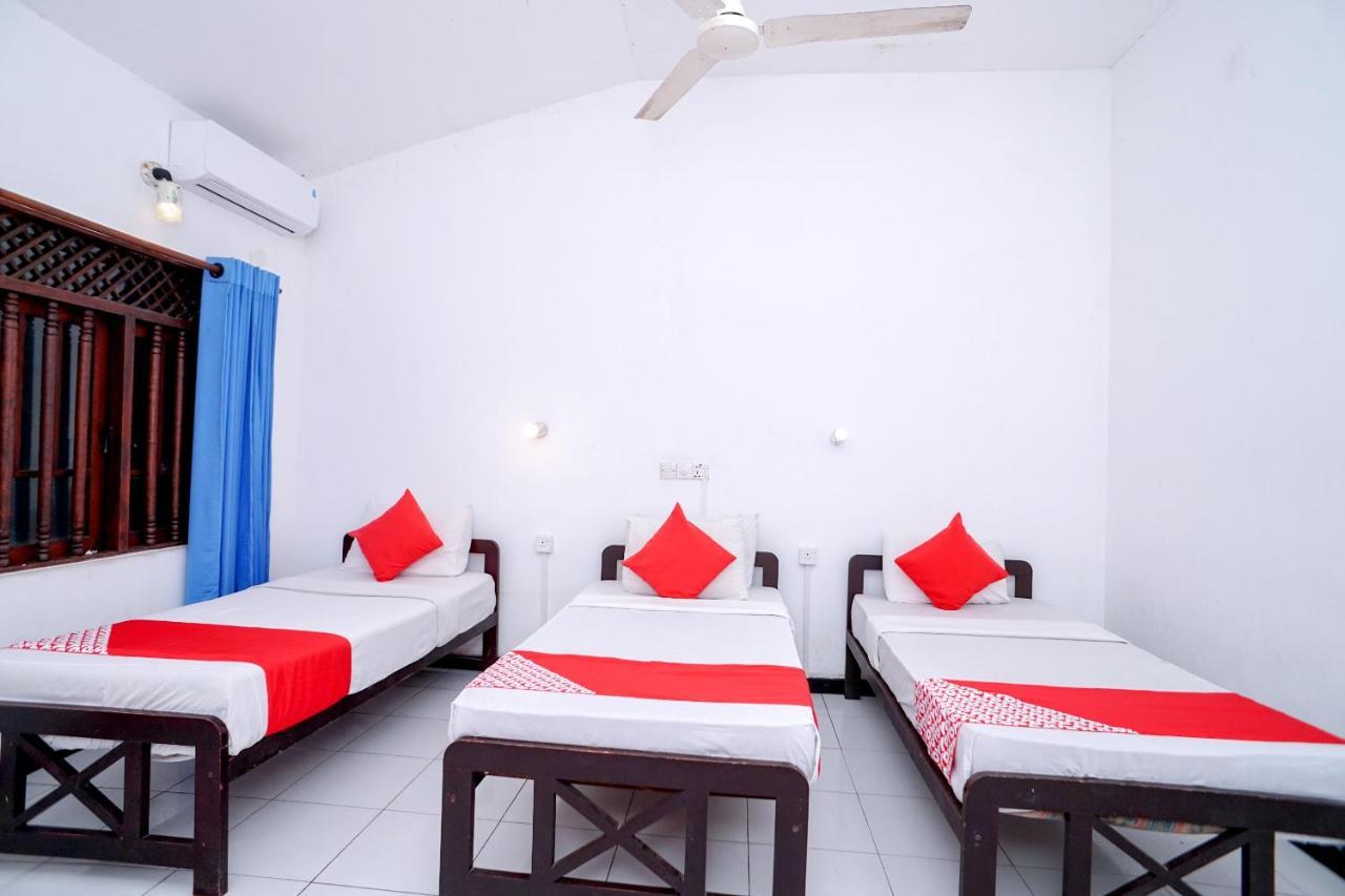 Oyo 384 Dilena Beach Resort Унаватуна Екстер'єр фото