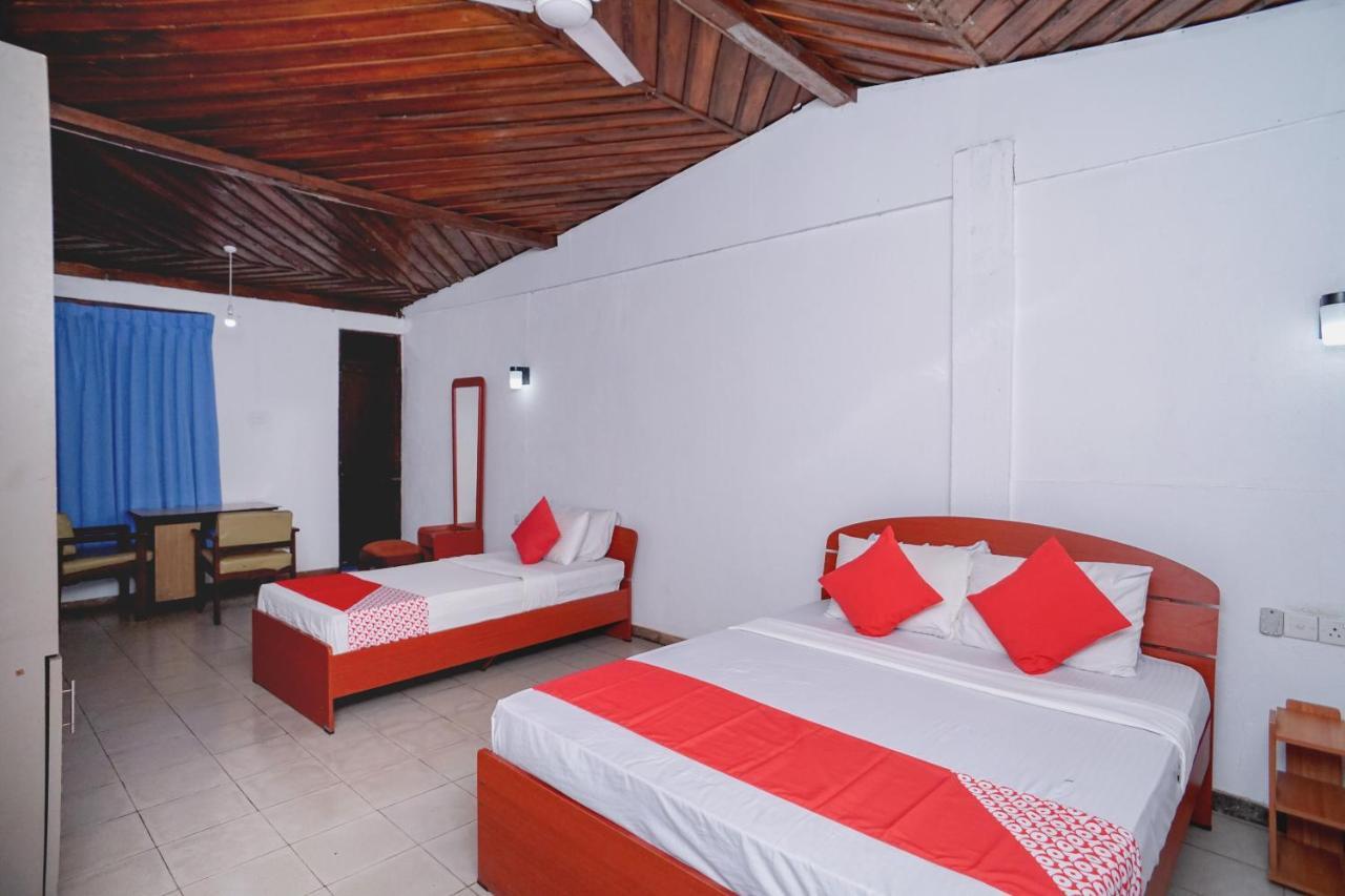 Oyo 384 Dilena Beach Resort Унаватуна Екстер'єр фото