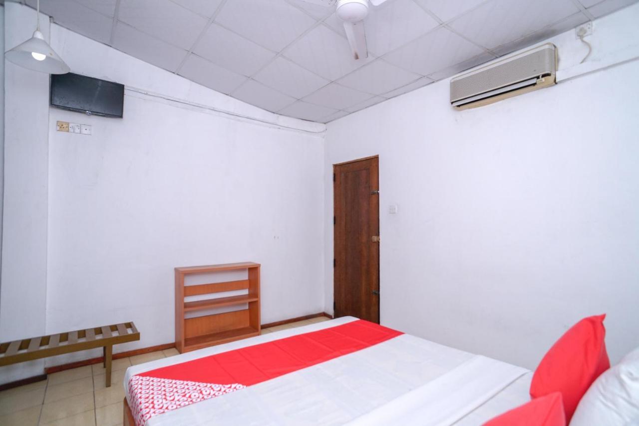 Oyo 384 Dilena Beach Resort Унаватуна Номер фото
