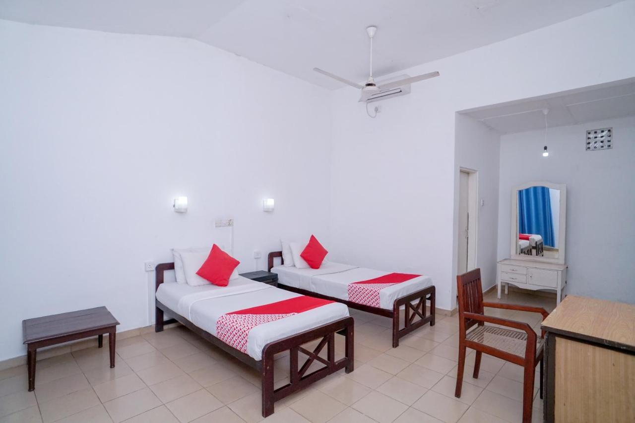 Oyo 384 Dilena Beach Resort Унаватуна Номер фото