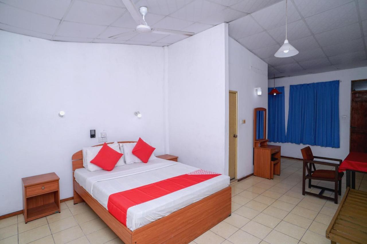 Oyo 384 Dilena Beach Resort Унаватуна Номер фото